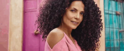 Perruques pour femmes atteintes de cancer : retrouver confiance et féminité pendant les traitements