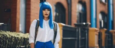 Pourquoi choisir une perruque bleue en 2025 : tendances, avantages et conseils